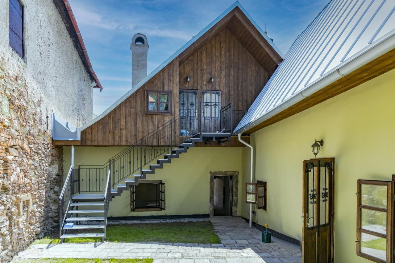 Apartman Charlotte V Dome So Studnou Na Streche Banská Štiavnica Exteriér fotografie
